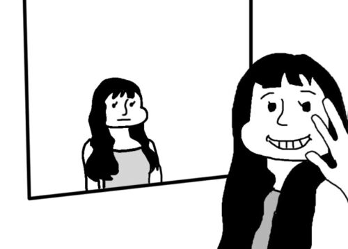 少女がこちらを振り返って手を振っているが、鏡の中の少女は無表情で少女を見つめている。